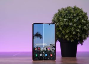 Honor Magic V5 Sessizce Gündemde: 2026’nın En İnce Katlanabilir Telefonu Mu Geliyor?
