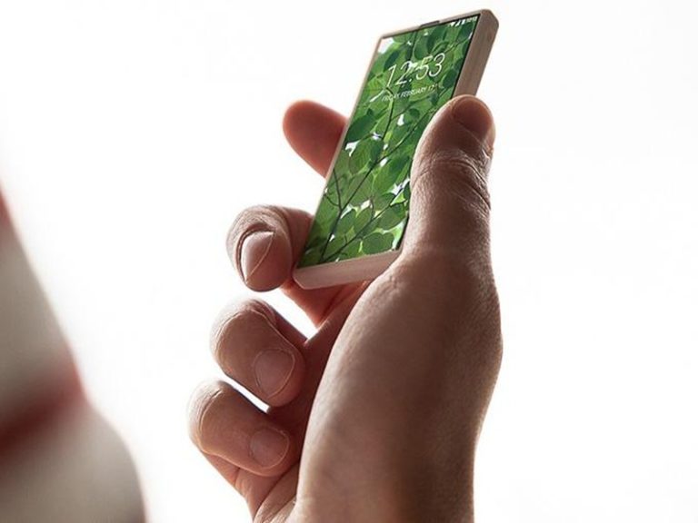 İnsanlar Neden Artık Küçük ve Minimal Telefonlara Özlem Duyuyor?