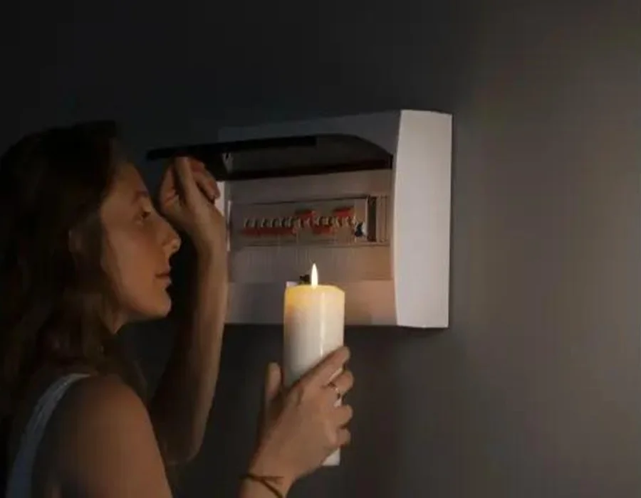 Elektrik Kesintisi Neden Olur? (Gerçek Sebepler ve Çözüm Yolları)