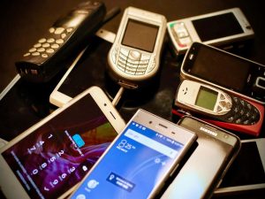 Eski Telefonunuzu Çekmeceye Atmayın! 2026’da Değerlendirmenin 10 Akıllı Yolu